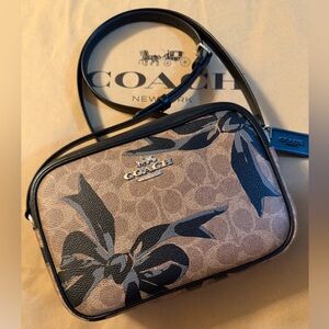 Coach JAMIE CAMERA BAG IN SIGNATURE CANVAS WITH BOW PRINT (Not mini). Like new